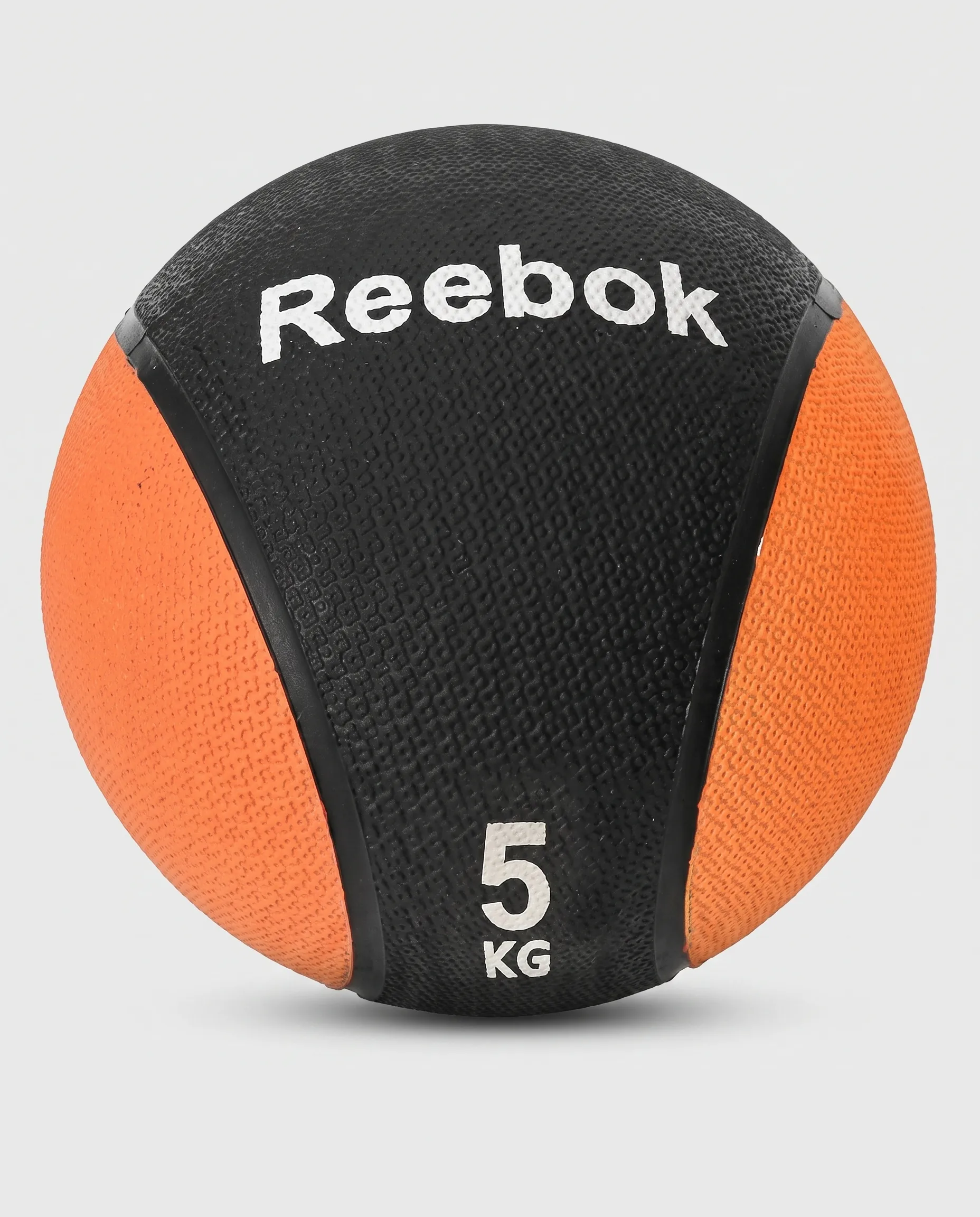 1_11zon كرة طبية ثقيلة لتدريبات القوة من ريبوك (Reebok)، لون أسود وبرتقالي، 5 كجم - الصورة 1