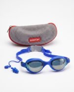 نظارة سباحة من أسبيدو ميرور (Speedo Mirror) ، مقاومة للتسرب ومضادة للضباب، مع حماية من الاشعة فوق البنفسجية، مناسبة لسباقات الترياتلون مع حافظة حماية مجانية