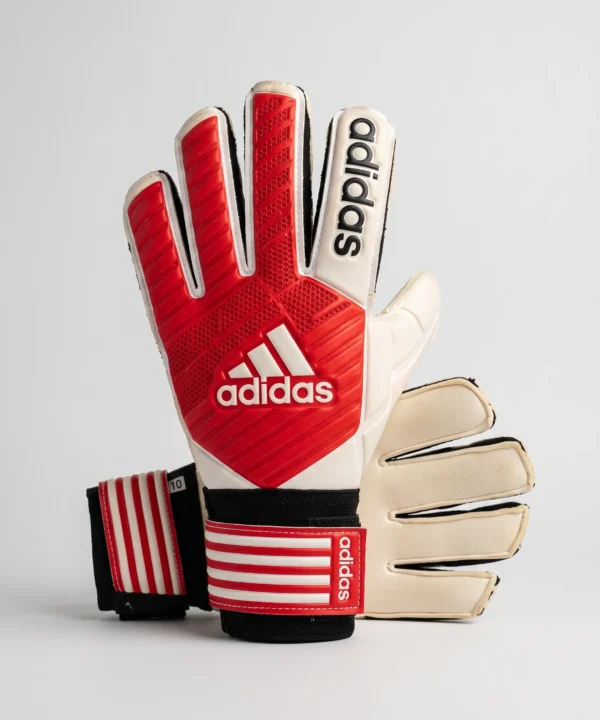 قفازات حارس مرمى كرة القدم من (Adidas)، قفازات حارس مرمى كرة القدم مع قبضة فائقة لراحة اليد