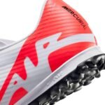 ⁦حذاء كرة قدم (ترتان/ستارز) عالي الجودة، من ماركة Nike للبالغين من الجنسين، أبيض⁩ - الصورة ⁦3⁩