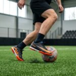 ⁦حذاء كرة قدم (ترتان/ستارز)، من ماركة Nike للبالغين من الجنسين، أسود⁩ - الصورة ⁦2⁩