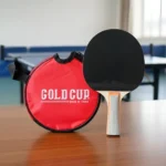 ⁦مضرب تنس طاولة (بينج بونج) فردي، من ماركة (جولد كاب Gold Cup)، مع جراب حقيبة حمل دائرية حمراء⁩ - الصورة ⁦2⁩