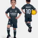 طقم كرة قدم (ريال مدريد)، أطفال، موسم 2026/2027 – تيشرت وشورت رياضي للأطفال من الجنسين ( زيتي )
