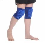 ⁦واقي ركبة (للاولاد الصغار) من (Sport Home)، وسادة ركبة رغوية سميكة لتجنب الاصطدام، دعامة ركبة رياضية مسامية غير قابلة للانزلاق، لكرة القدم وكرة السلة وكرة الطائرة والجري والرقص⁩ - الصورة ⁦4⁩