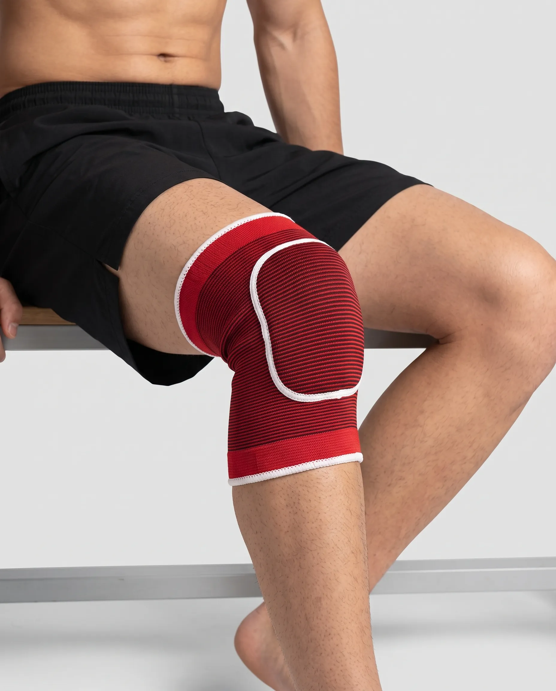 555_11zon واقى ركبة (للبالغين) من ماركة (KNEE GUARD)، وسادة ركبة رغوية سميكة لتجنب الاصطدام، دعامة ركبة رياضية مسامية غير قابلة للانزلاق، لكرة القدم وكرة السلة وكرة الطائرة والجري والرقص - الصورة 1