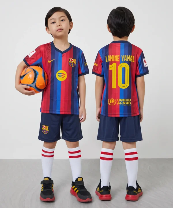 طقم كرة قدم (برشلونة)، أطفال، موسم 2026/2027 – تيشرت وشورت رياضي للأطفال من الجنسين ( احمر )