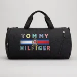 حقيبة رياضية من تومي هيلفيغر (tommy hilfiger)، من قماش الدفل ملائمة للأماكن الخارجية للجنسين (عالية الجودة) - بلون أسود