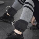 ⁦احزمة كاحل قابلة للتعديل، شداد لأجهزة الكابلات، حزام كاحل مريح للصالة الرياضية بحلقة مزدوجة على شكل حرف D، أساور للكاحل، ملحق، أحزمة للساقين لتمارين اللياقة البدنية، (لون اسود)⁩ - الصورة ⁦2⁩