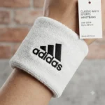 ⁦عراقة يد كبير، عصابات معصم ماصة للعرق من (Adidas)، للتنس وكرة القدم وكرة السلة والجري والرياضة والتمارين الرياضية – سوار معصم رياضي من قطن، (زوج واحد)، متعدد الالوان⁩ - الصورة ⁦2⁩